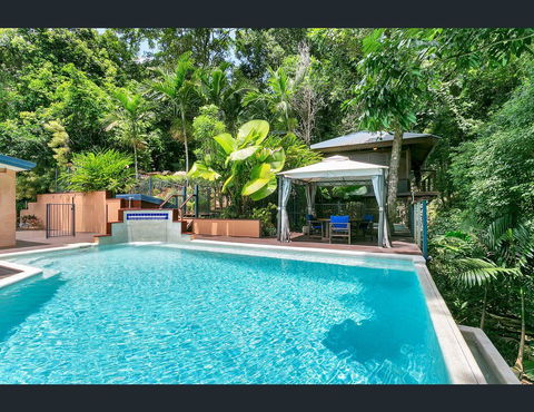 Cairns Rainforest Retreat - Hervey Bay Accommodation 6