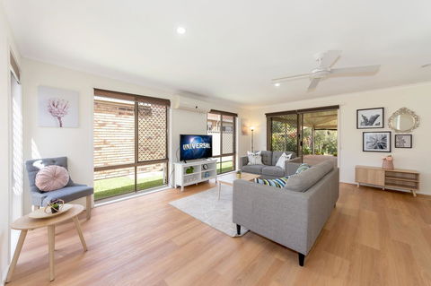 Waterfront Theme Park Getaway - Hervey Bay Accommodation 2