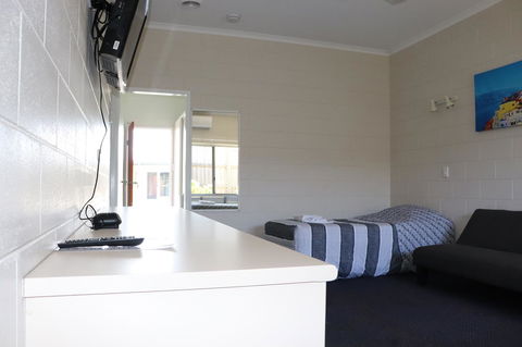 YAL Cairns - A Motel That Makes A Difference - Hervey Bay Accommodation 8