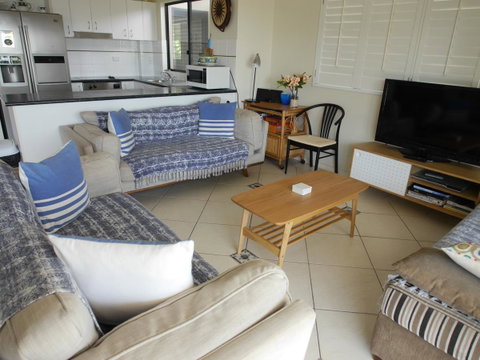Cylinder Beach Mooloomba Unit 3 - Hervey Bay Accommodation 4