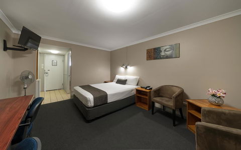 Cosmopolitan Motel & Serviced Apartments - Hervey Bay Accommodation 5