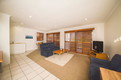 Cosmopolitan Motel & Serviced Apartments - Hervey Bay Accommodation 24