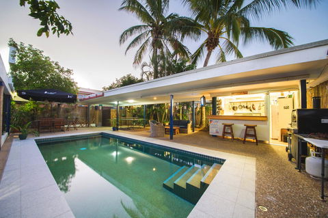 Cosmopolitan Motel & Serviced Apartments - Hervey Bay Accommodation 1