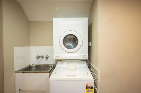 Cosmopolitan Motel & Serviced Apartments - Hervey Bay Accommodation 23