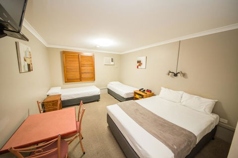 Cosmopolitan Motel & Serviced Apartments - Hervey Bay Accommodation 7