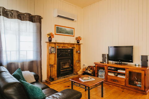 Apple Blossom Cottages - Tourism Hervey Bay 6