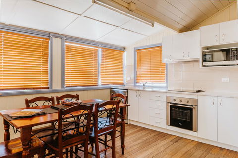 Apple Blossom Cottages - Tourism Hervey Bay 7