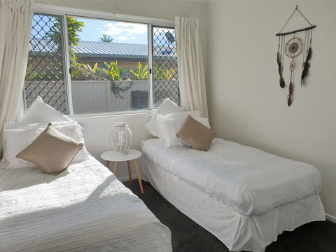 Beautiful Home- Walk To Beach-Short Drive To Noosa - Hervey Bay Accommodation 5