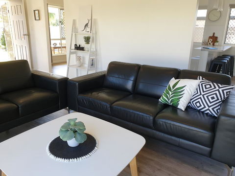 Beautiful Home- Walk To Beach-Short Drive To Noosa - Hervey Bay Accommodation 3