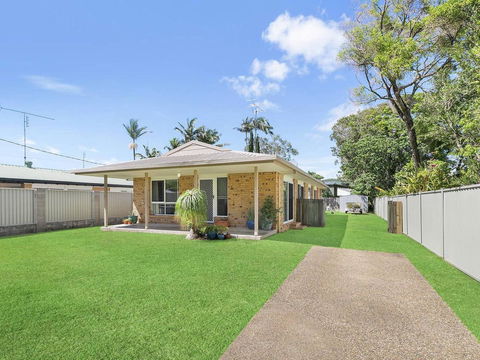 Beautiful Home- Walk To Beach-Short Drive To Noosa - Hervey Bay Accommodation 7