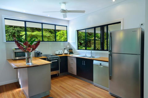 Misty Mountains Rainforest Retreat - Hervey Bay Accommodation 4