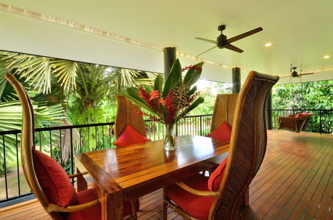 Misty Mountains Rainforest Retreat - Hervey Bay Accommodation 9
