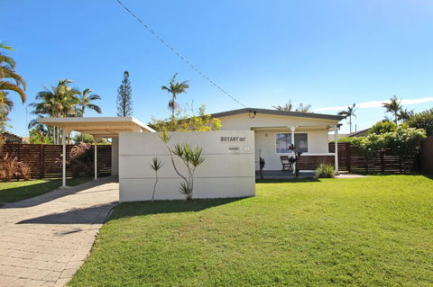 6 Botany Court Marcoola Beach - Pet Friendly 500 Bond - Hervey Bay Accommodation 0