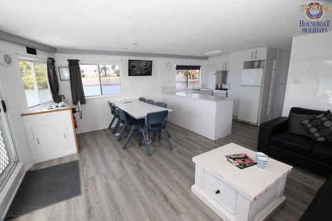 Coomera Houseboats - Tourism Hervey Bay 8