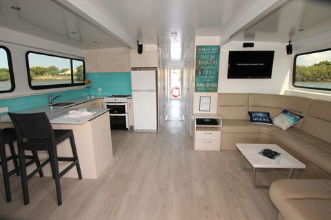 Coomera Houseboats - Tourism Hervey Bay 9