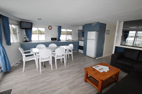 Coomera Houseboats - Tourism Hervey Bay 5