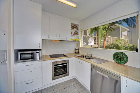 Surf Dance Apartments - Tourism Hervey Bay 15