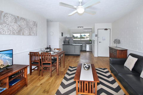 Surf Dance Apartments - Tourism Hervey Bay 6