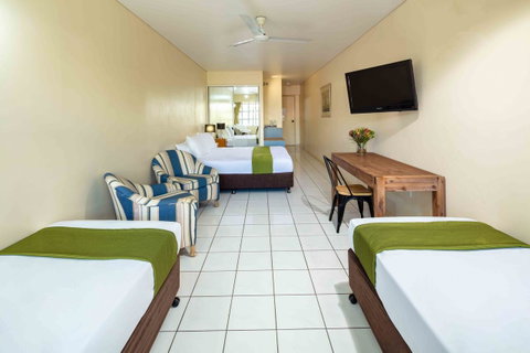 Hides Hotel - Hervey Bay Accommodation 14