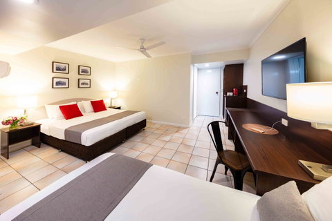 Hides Hotel - Hervey Bay Accommodation 7