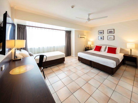 Hides Hotel - Hervey Bay Accommodation 1