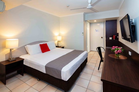 Hides Hotel - Hervey Bay Accommodation 3