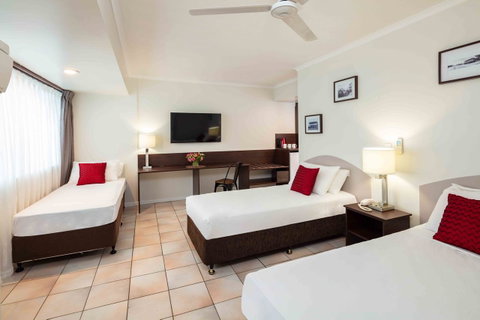 Hides Hotel - Hervey Bay Accommodation 8