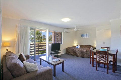 Regency Waterfront Noosa - Hervey Bay Accommodation 0