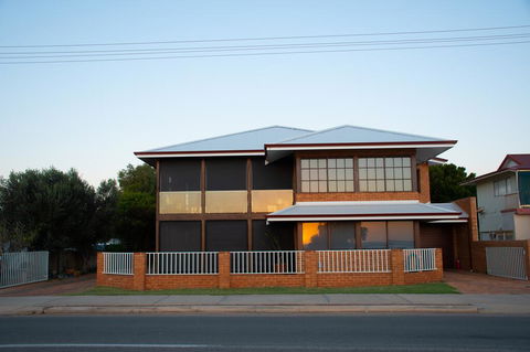 Waterside House Kalbarri - Tourism Hervey Bay 0