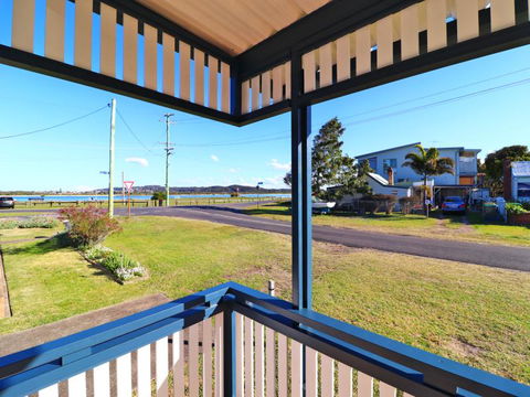 Waterside Retreat - Tourism Hervey Bay 0