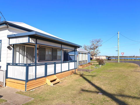 Waterside Retreat - Tourism Hervey Bay 1