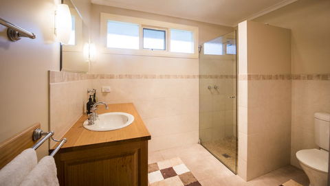 Wattle Grove Homestead Bed & Breakfast - Hervey Bay Accommodation 3