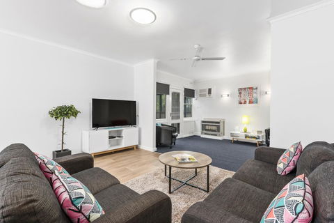 Wattle Grove Villa - Tourism Hervey Bay 3