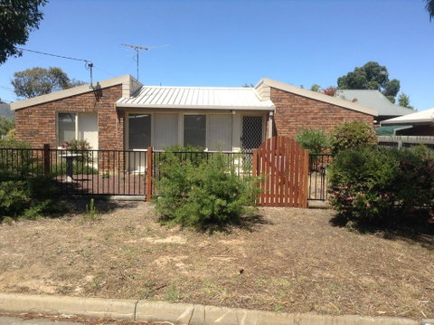 Wattle Hill Cottage - Tourism Hervey Bay 0
