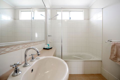 Wavecrest Village & Tourist Park - Hervey Bay Accommodation 3