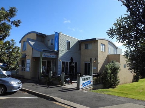 Waves Luxury Suites - Hervey Bay Accommodation 3