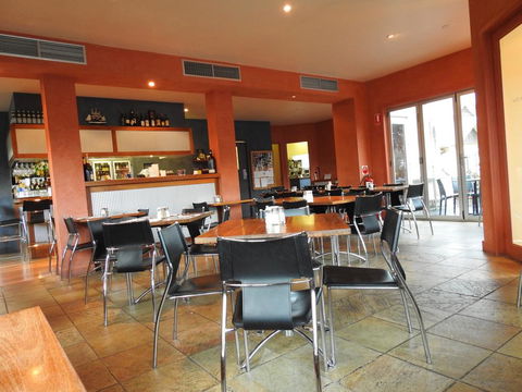 Waves Luxury Suites - Hervey Bay Accommodation 0