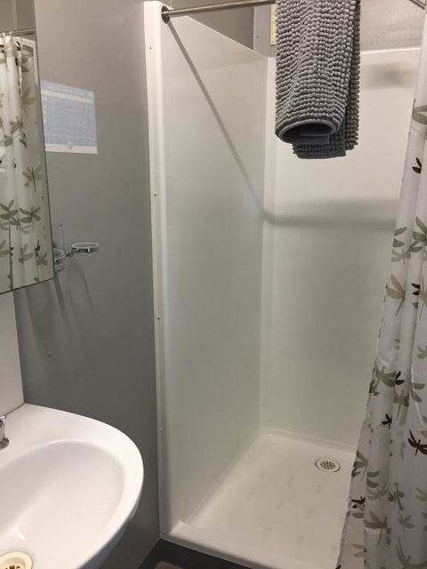 Wellshot Hotel - Hervey Bay Accommodation 0