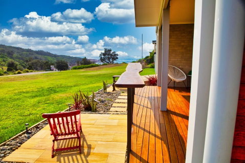 Whale Studio Apartment, 1a Ocean Street - Hervey Bay Accommodation 0