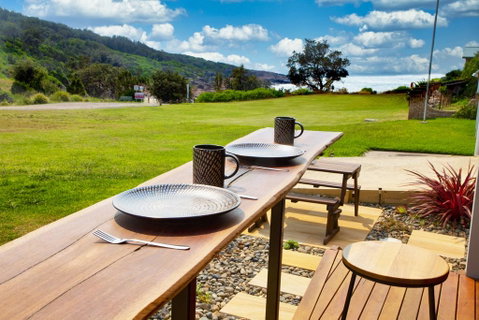Whale Studio Apartment, 1a Ocean Street - Hervey Bay Accommodation 1