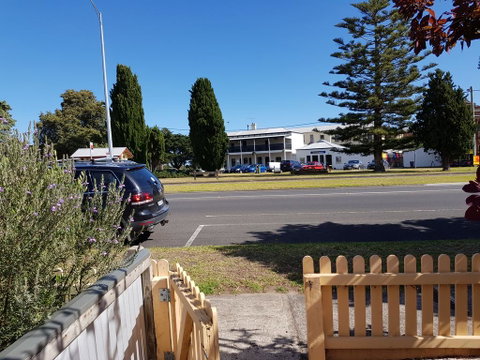 WHARF COTTAGE - Hervey Bay Accommodation 1
