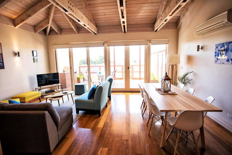 WHARF COTTAGE - Hervey Bay Accommodation 0