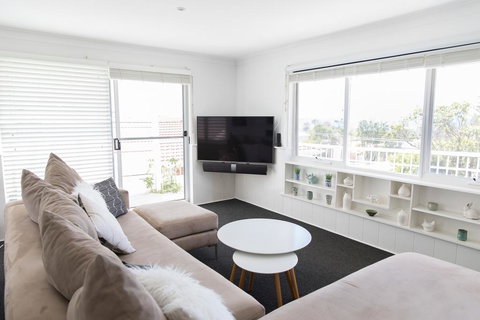 White Beach Cottage - Tourism Hervey Bay 3