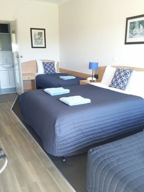 White Manor Motel - Hervey Bay Accommodation 2