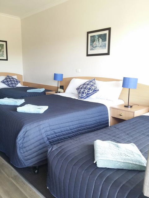 White Manor Motel - Hervey Bay Accommodation 3
