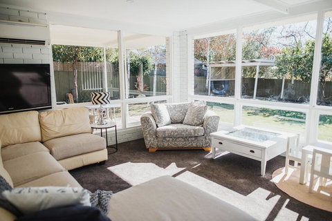 White On Wright Clare - Tourism Hervey Bay 2