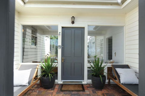 White Shell Cottage - Hervey Bay Accommodation 1
