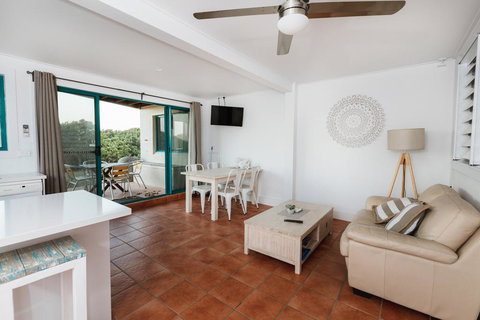 White Waves On The Beach - Hervey Bay Accommodation 1