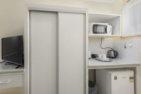 Whiteoaks Motel & Lodges - Hervey Bay Accommodation 1