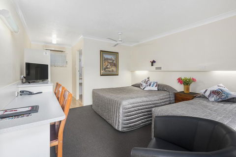 Whiteoaks Motel & Lodges - Hervey Bay Accommodation 2